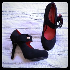 Black mary Jane heels